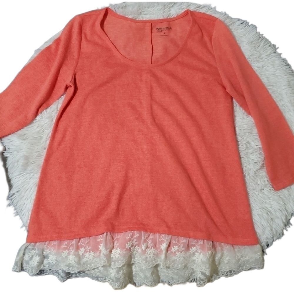 Arizona top with Ruffle Trim - Picture 1 of 2